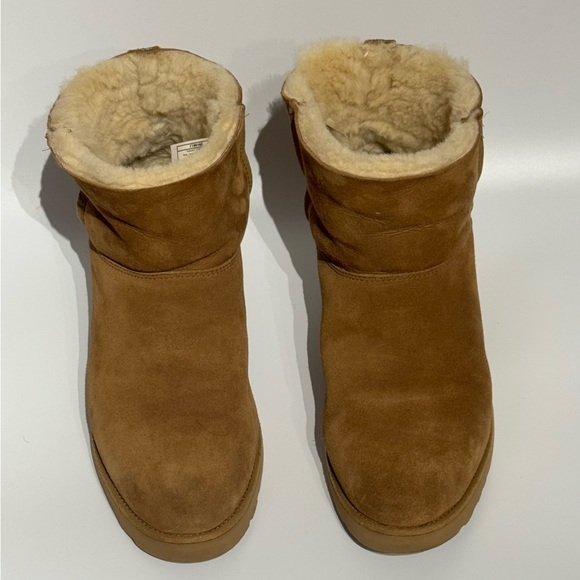 UGG Tan Winter Boots with Sheepskin Lining - Picture 1 of 10